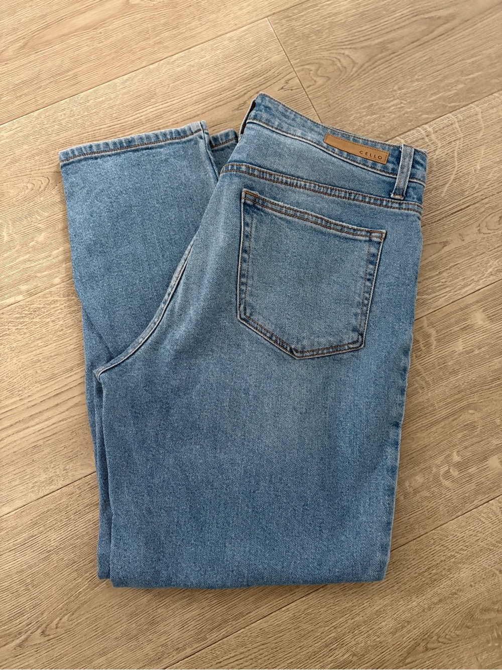 Cello Women’s Medium Blue Straight-Leg Jeans